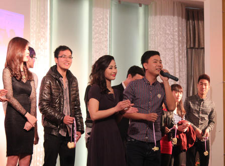 Thạch Thu Huyền... cắn chảy máu môi Hồng Đăng