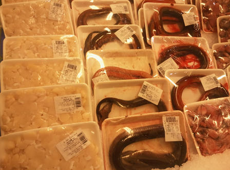 Ba siêu thị lớn cùng bán hàng gần hết date