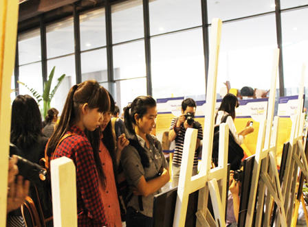 Xem "nước mắt cười"