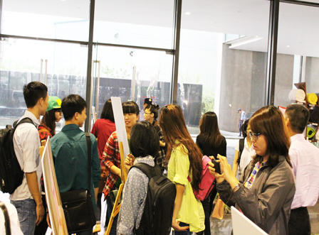 Xem "nước mắt cười"