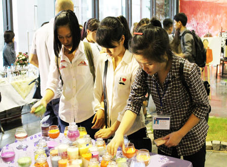 Xem "nước mắt cười"