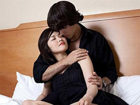 Khóc cười chuyện “trai thẳng” bị mẹ vợ tương lai thử... gay