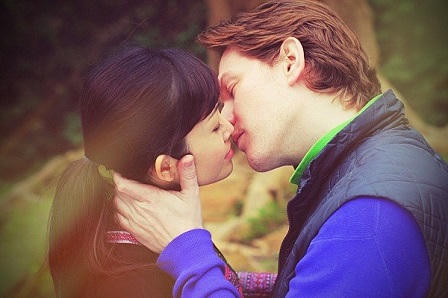 “Săn” trai Tây, nữ sinh ôm hận 