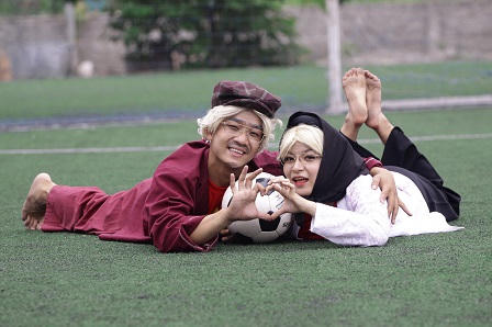 Cặp đôi hotboy, hotgirl tung bộ ảnh ” “Tình yêu trăm năm với bóng đá“