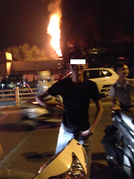 Giới trẻ thoát chết tại Luxury bar đồng loạt tung ảnh “tự sướng”