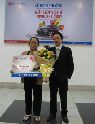 Công bố khách hàng trúng thưởng chương trình "Gửi tiền VietA - trúng xe Camry"