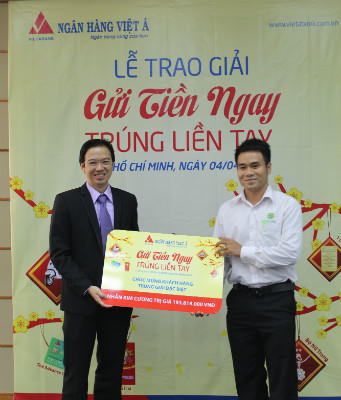 VietABank trao nhẫn kim cương cho khách hàng 