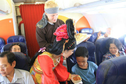 Chú Cuội, chị Hằng vui đón Trung thu trên tàu bay Vietjet