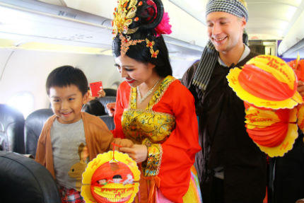 Chú Cuội, chị Hằng vui đón Trung thu trên tàu bay Vietjet