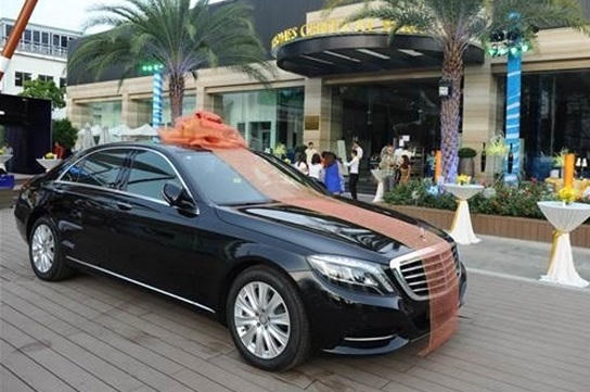 Xe Mercedes - Benz S400 đầu tiên tại Vinhomes Central Park đã có chủ