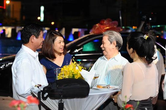 Xe Mercedes - Benz S400 đầu tiên tại Vinhomes Central Park đã có chủ