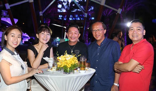 Xe Mercedes - Benz S400 đầu tiên tại Vinhomes Central Park đã có chủ