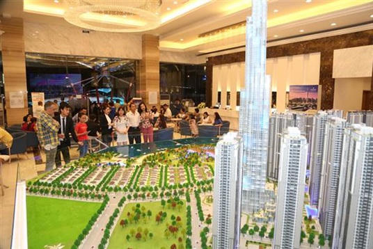 Xe Mercedes - Benz S400 đầu tiên tại Vinhomes Central Park đã có chủ