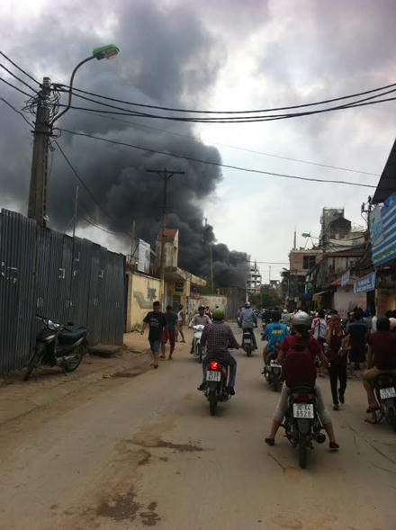 Cháy lớn ở Nhà máy ô tô Hoà Bình