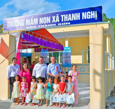 Trao tặng ngôi trường Đèn Đom Đóm ở tỉnh Hà Nam