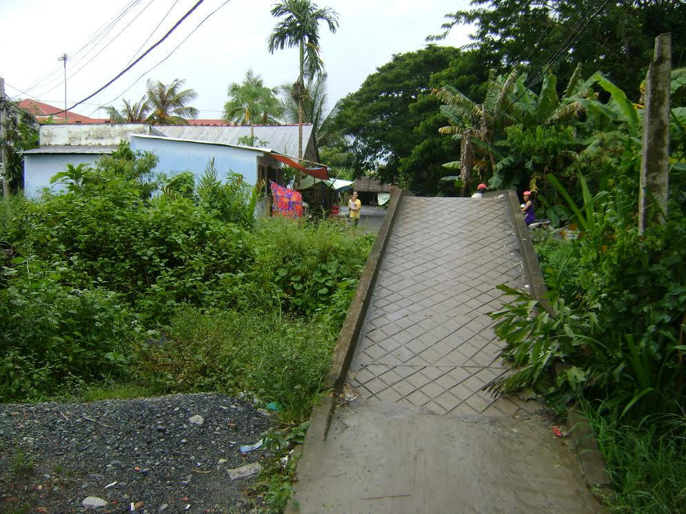 Sóc Trăng: Cứu kịp thời nữ sinh bị trượt cầu sau khi đi học về