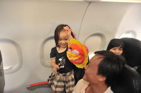 Lãnh đạo Vietjet đón trung thu cùng trẻ em cơ nhỡ