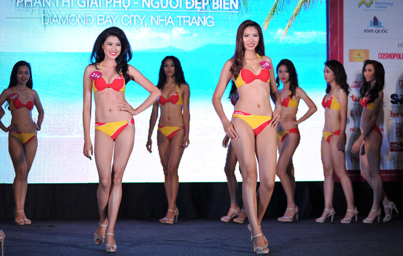 Bikini Vietjet “đốt cháy” sân khấu Hoa Hậu Hoàn Vũ
