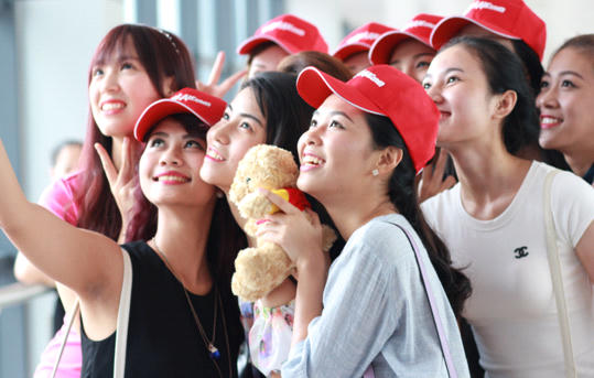 Bikini Vietjet “đốt cháy” sân khấu Hoa Hậu Hoàn Vũ