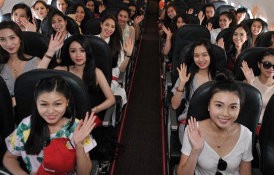 Bikini Vietjet “đốt cháy” sân khấu Hoa Hậu Hoàn Vũ