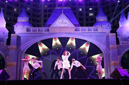 Hàng nghìn cư dân cuồng nhiệt với “Chào 2016” tại Vinhomes Royal City