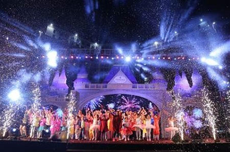 Hàng nghìn cư dân cuồng nhiệt với “Chào 2016” tại Vinhomes Royal City