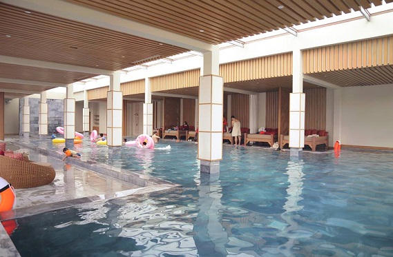 2.000 du khách đón Năm mới với pháo hoa bên bờ biển FLC Sầm Sơn