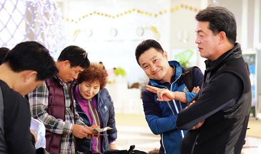 2.000 du khách đón Năm mới với pháo hoa bên bờ biển FLC Sầm Sơn