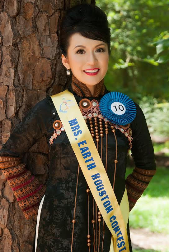 Quý bà Thanh Mai lên ngôi Hoa hậu Phu nhân Trái đất người Việt Houston 