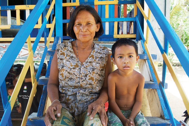 Tận mắt “kỹ nghệ chữa bệnh bắt ma” ở Campuchia