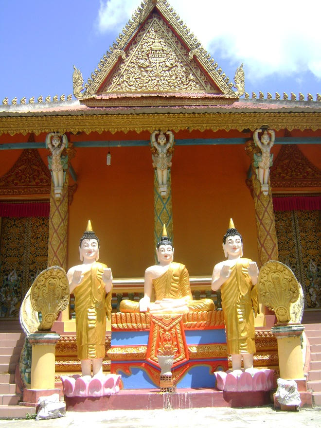 Ngắm hàng chục tượng phật  Thích Ca ban phước được thiết kế theo kiểu Nhật Bản