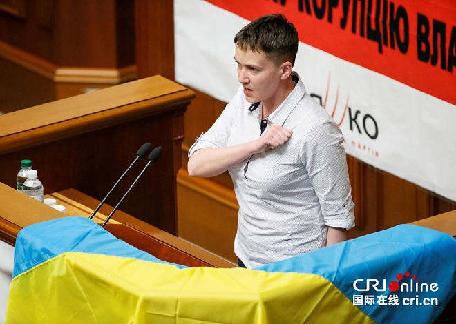 Nadia Savchenko – người hùng mới của Ukraina