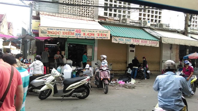 Chợ hóa chất Kim Biên (TP.HCM): Một ngày “mục sở thị” nơi buôn bán “thần chết”