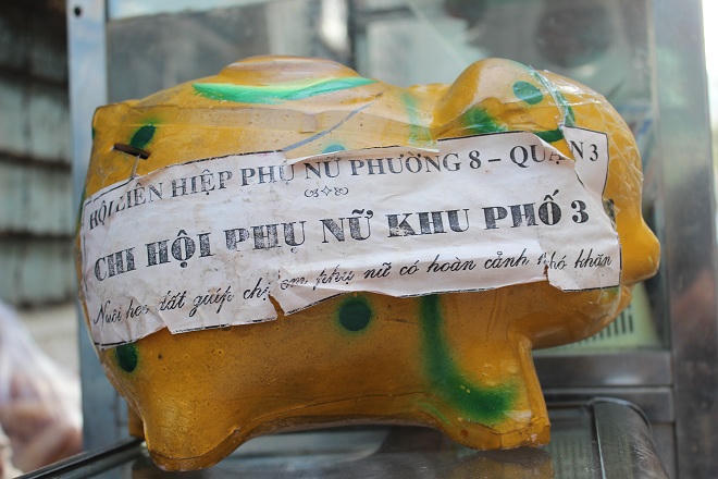 Tình yêu khác thường của người phụ nữ bán bánh mì 70 tuổi