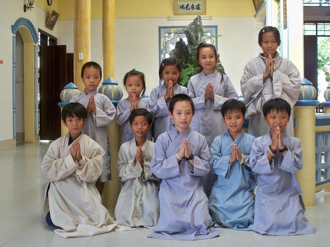 Mùa hè đưa con lên chùa học đạo