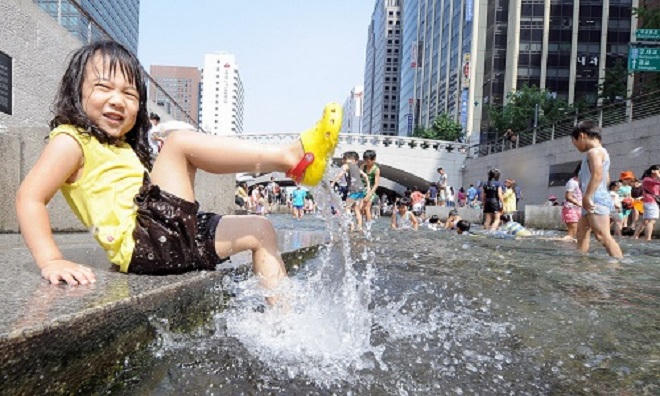 Hồi sinh dòng suối cổ giữa trung tâm thành phố