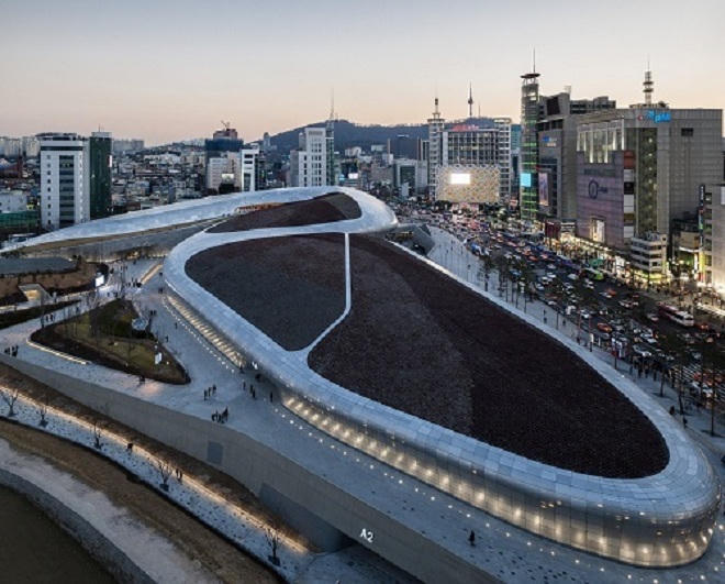 Hồi sinh dòng suối cổ giữa trung tâm thành phố