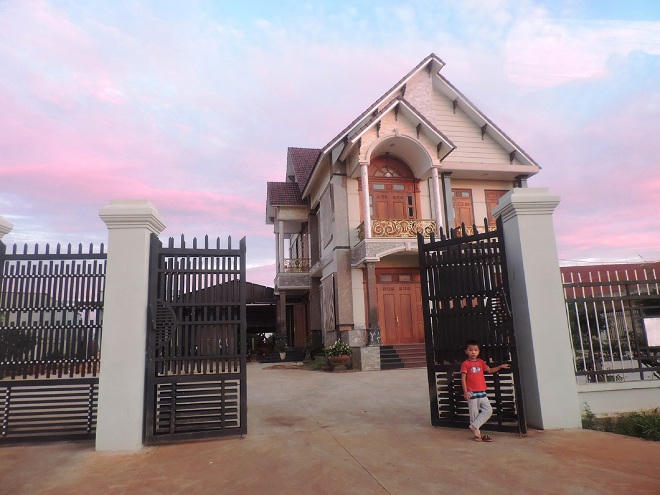 Xã có hàng trăm căn nhà tiền tỷ