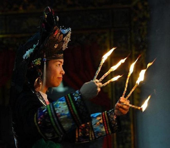 Thánh hiển, nhập hồn qua nghi lễ hầu đồng?