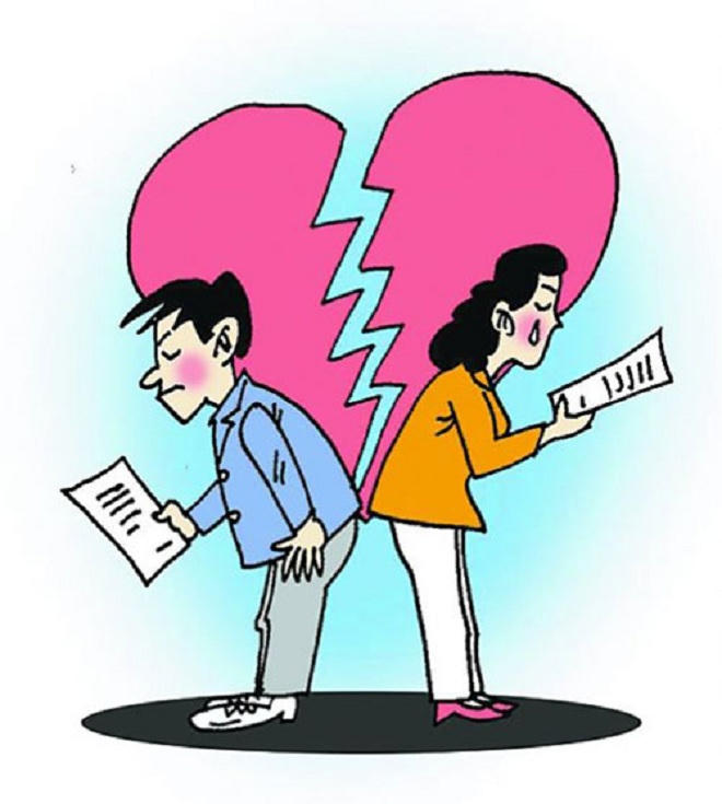 Chồng mang quan tài về nhà 'khủng bố' vợ