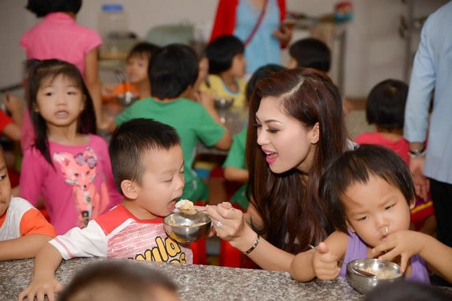 Hoa hậu Phạm Thiên Trang tấm lòng thiện nguyện đáng quý
