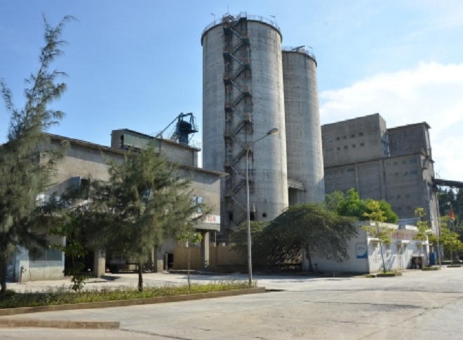 Dân dựng lều phản đối nhà máy xi măng ô nhiễm