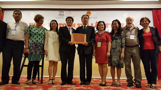 Thơ văn trên kiến trúc cung đình Huế - sự huyền diệu khó lý giải