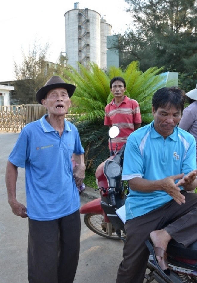 Dân dựng lều phản đối nhà máy xi măng ô nhiễm