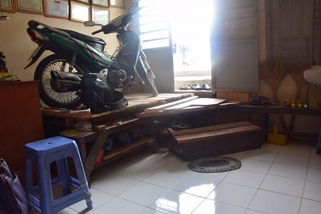 Nâng cấp đường, 'hạ cấp' đời sống người dân