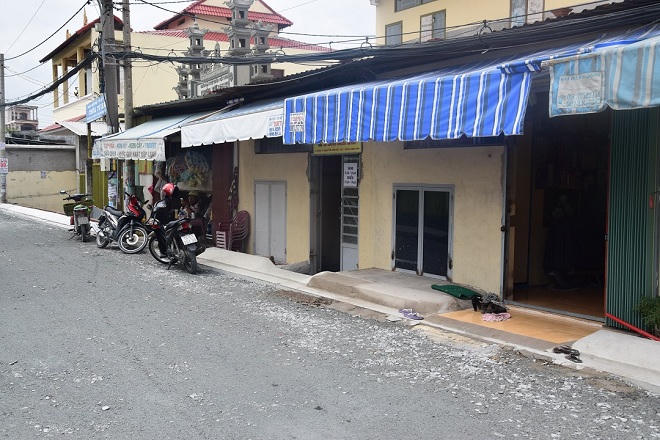 Nâng cấp đường, 'hạ cấp' đời sống người dân