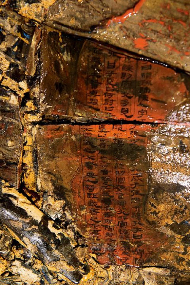 Kho báu chấn động trong ngôi mộ cổ