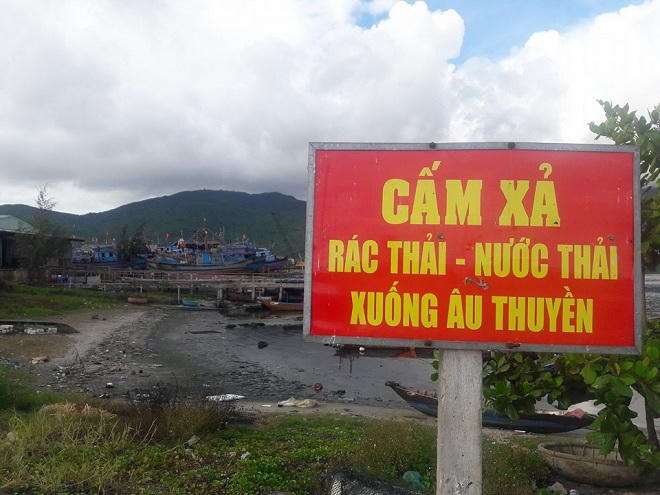 Âu thuyền ô nhiễm như bãi rác