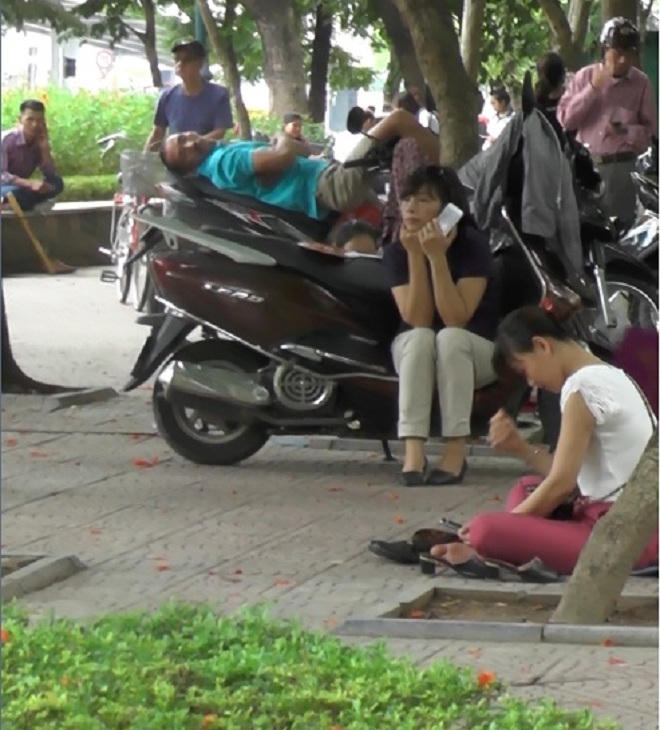 'Người đồng hành đặc biệt' với thí sinh