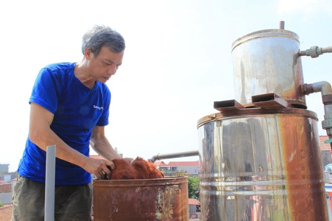 Về nơi nước hiếm hơn vàng khiến cả làng rủ nhau ra đường… khoan giếng